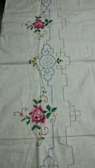 Tovaglia vintage ricamata 12 posti