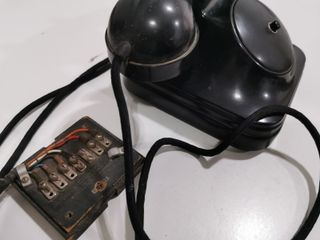 Teléfono antiguo baquelita negro