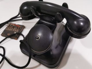 Teléfono antiguo baquelita negro