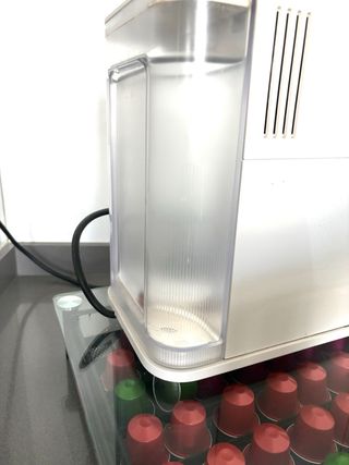 Cafetera Nespresso DeLonghi Lattissima