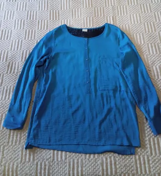 Blusa azul manga larga