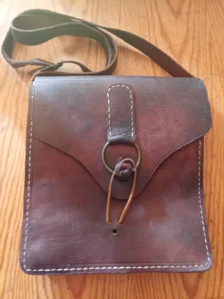 Bolso de cuero artesanal