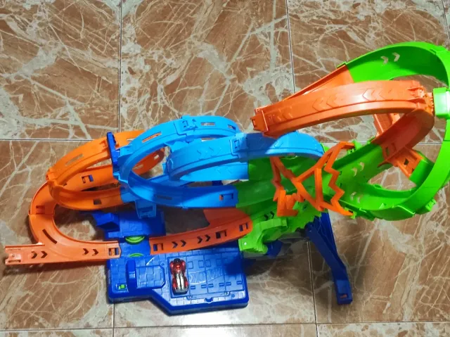 Pista Hot Wheels 4 Loopings