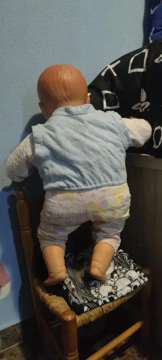 Muñeco bebe grande electrónico.