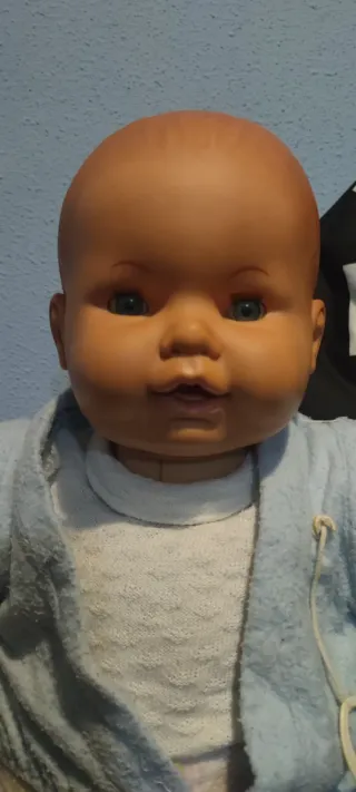 Muñeco bebe grande electrónico.