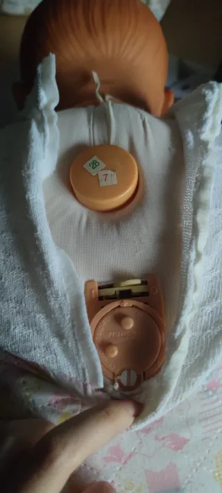 Muñeco bebe grande electrónico.