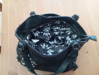 Bolso Desigual Negro con Detalles Rojos y blancos