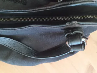 Bolso Desigual Negro con Detalles Rojos y blancos