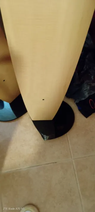 Altavoces de casa madera y blanco