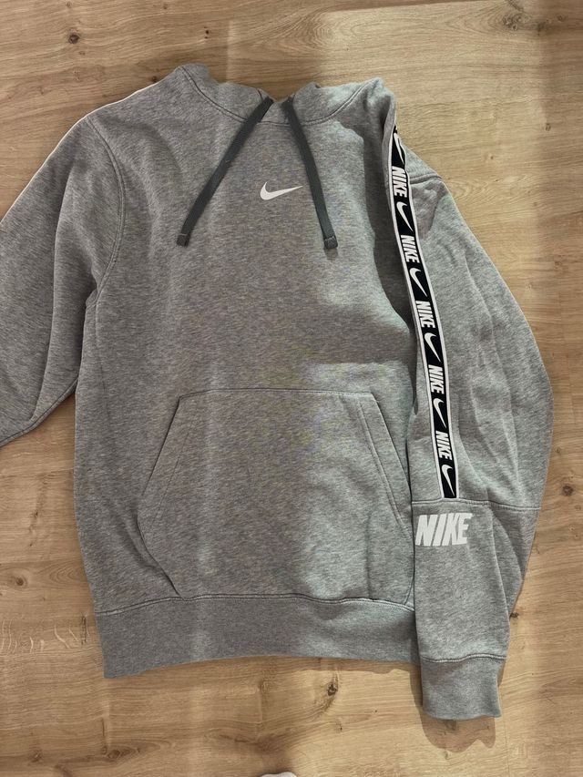 Sudadera Nike Gris con Capucha