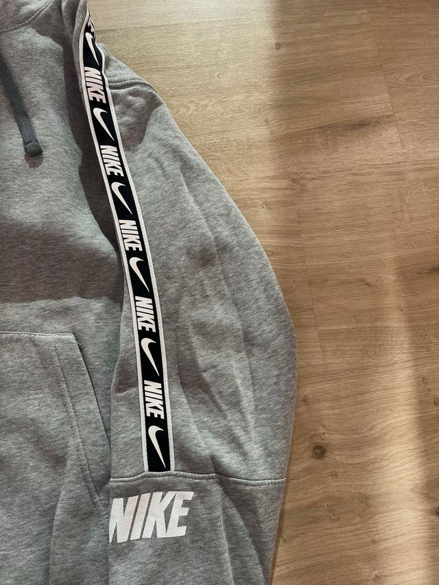 Sudadera Nike Gris con Capucha