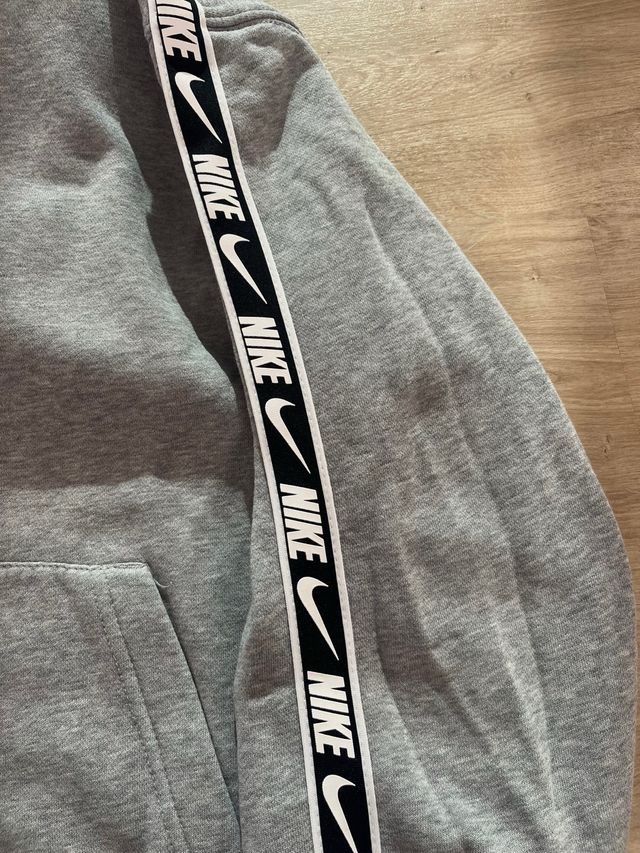 Sudadera Nike Gris con Capucha