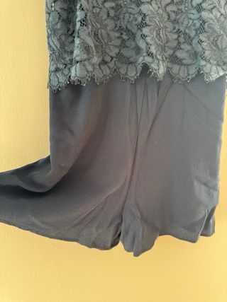 Mono corto azul con encaje y cremallera