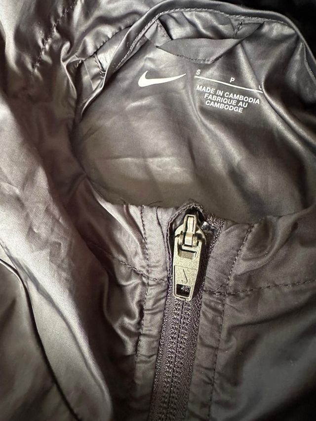 Chubasquero Nike Negro con Logo