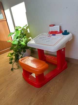 Escritorio infantil pizarra y asiento