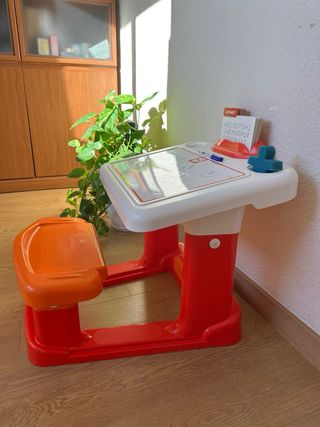 Escritorio infantil pizarra y asiento