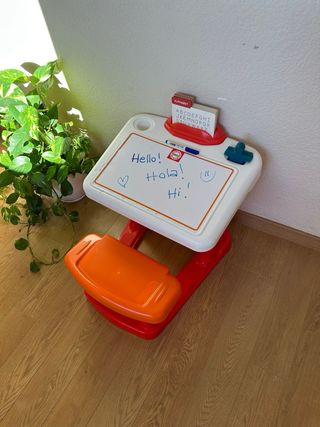 Escritorio infantil pizarra y asiento