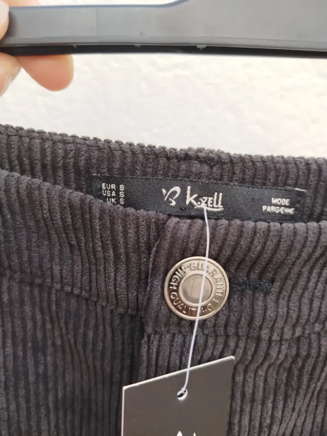 Falda de pana negra Kallll Talla S