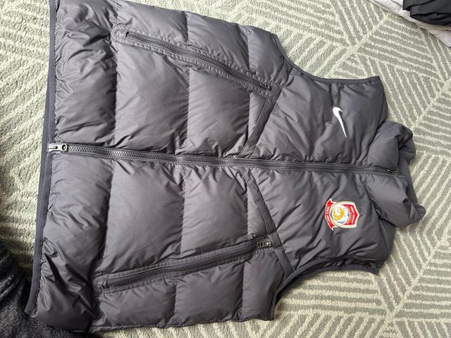 Chaleco Nike Gris Térmico