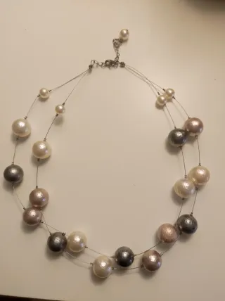 Gargantilla perlas distinto tono.