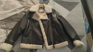 Cazadora efecto piel con borreguito