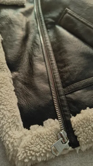 Cazadora efecto piel con borreguito