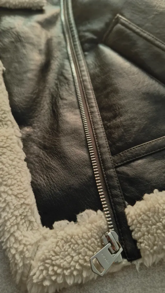 Cazadora efecto piel con borreguito