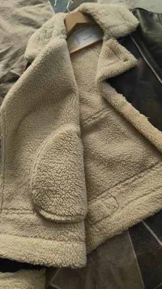 Cazadora efecto piel con borreguito