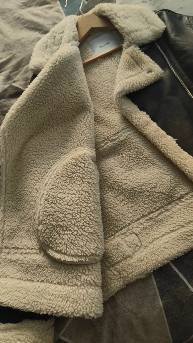 Cazadora efecto piel con borreguito