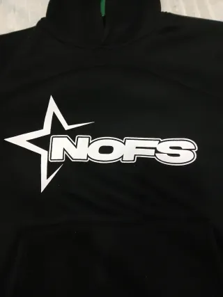Sudadera Negra con Logo NOFS
