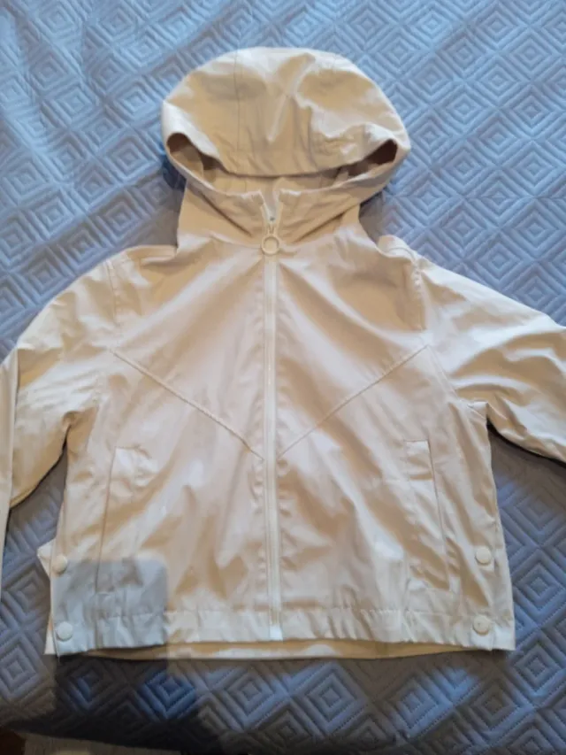 Cazadora niña Zara beige con capucha