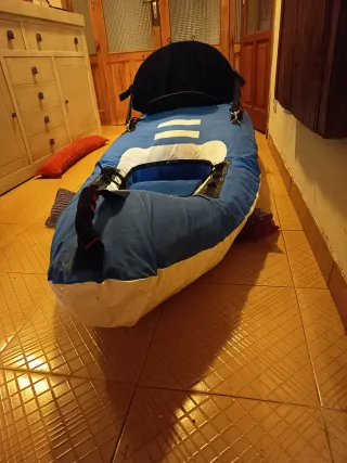 Kayak inflable azul