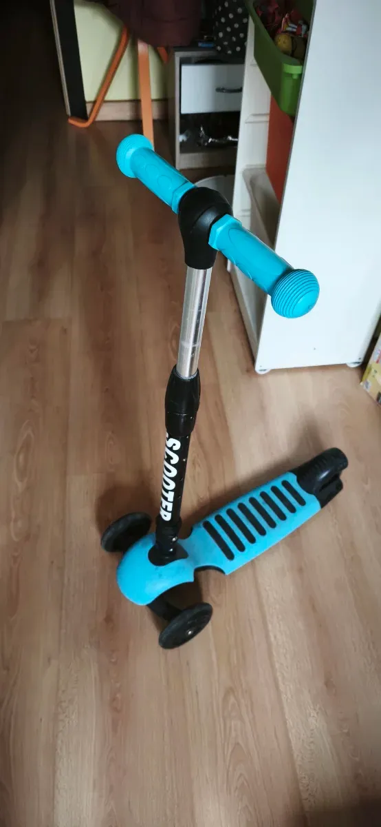 Patín 3 ruedas azul SCOOTER