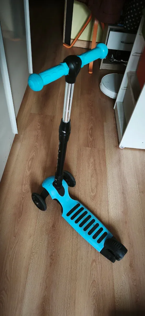 Patín 3 ruedas azul SCOOTER