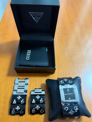 Reloj Guess Negro y Plateado.