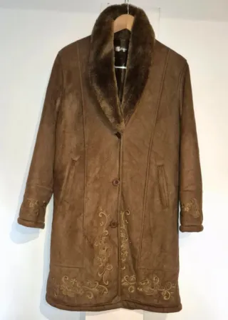 Abrigo largo marrón bordado