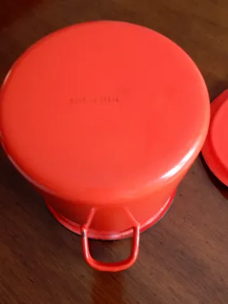 Pentola smaltata vintage arancione