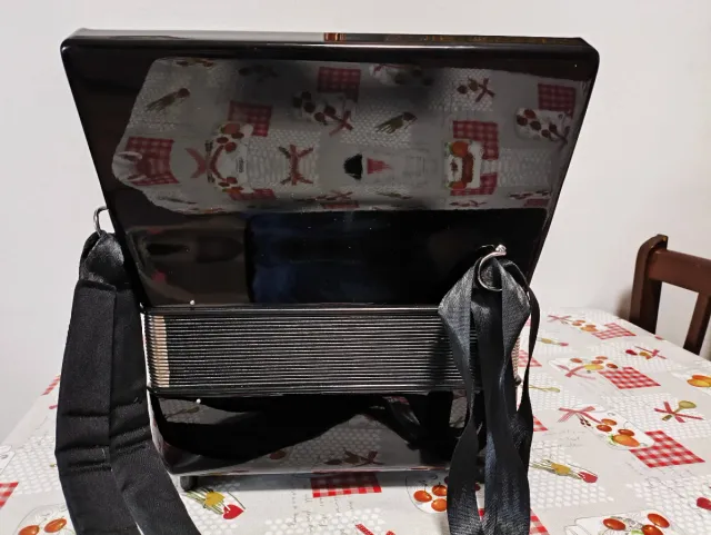 Acordeón Hohner Amica II 48 Negro