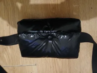 2 Bolsos Acolchados Negro y Dorado