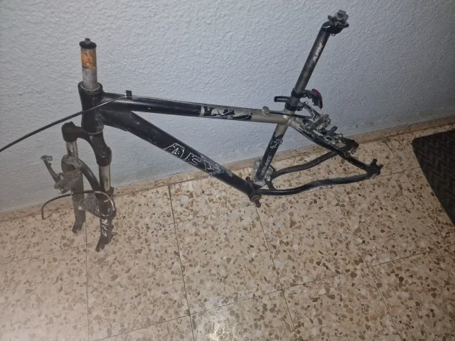 Cuadro y horquilla de bicicleta