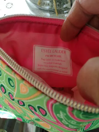 Neceser Estee Lauder y serum.