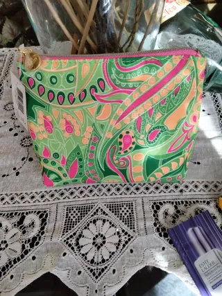 Neceser Estee Lauder y serum.