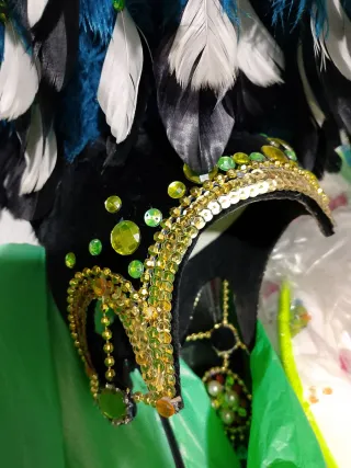 Berretto di Carnevale Blu e Nero con Piume