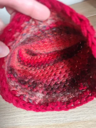 Gorro de lana tejido con flor