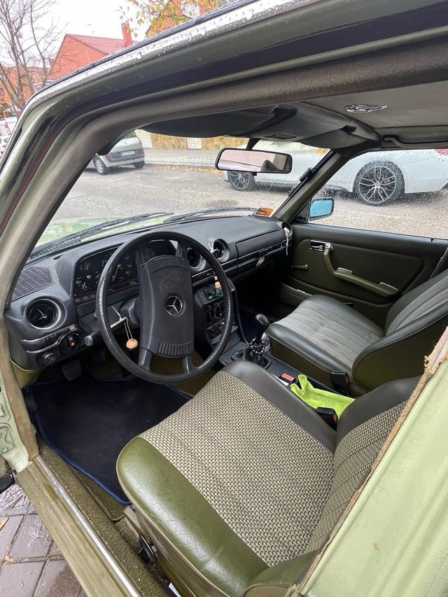 Mercedes-Benz Classe E 220D. -1980