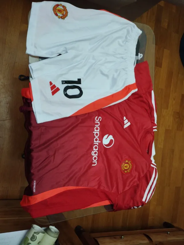 8 Camisetas y pantalonetas   Manchester talla 26