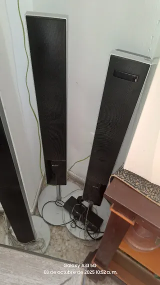 4 Altavoces Sony Torre Negros y Plateados