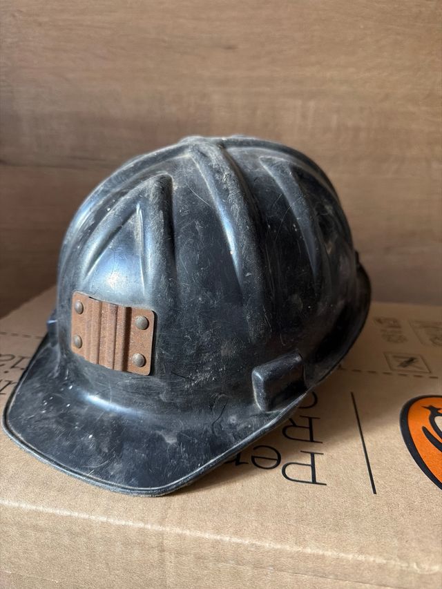 Casco de minero antiguo