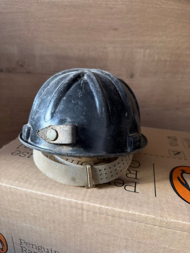 Casco de minero antiguo