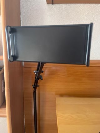 Soporte metálico móvil/tablet/iPad